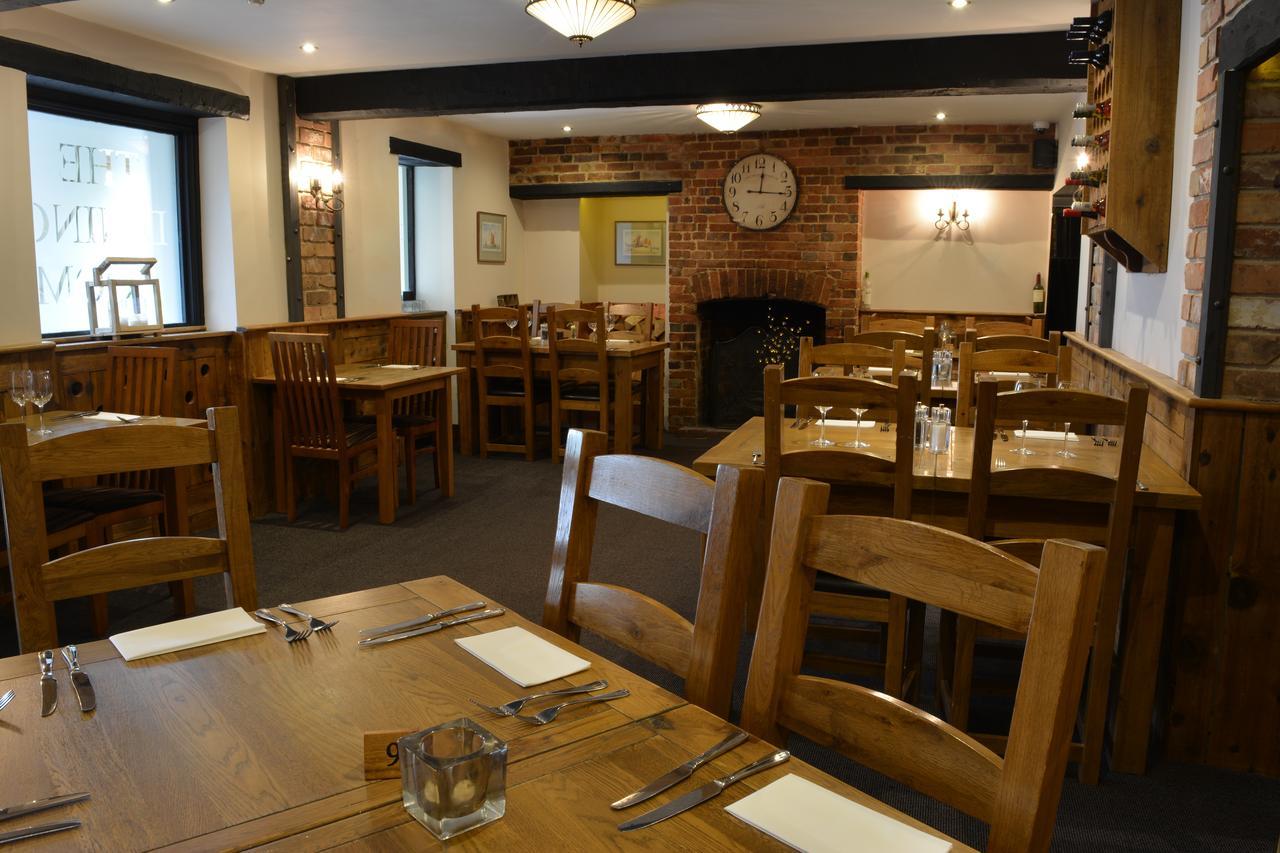 Greyhound Inn Winterborne Kingston Exterior foto